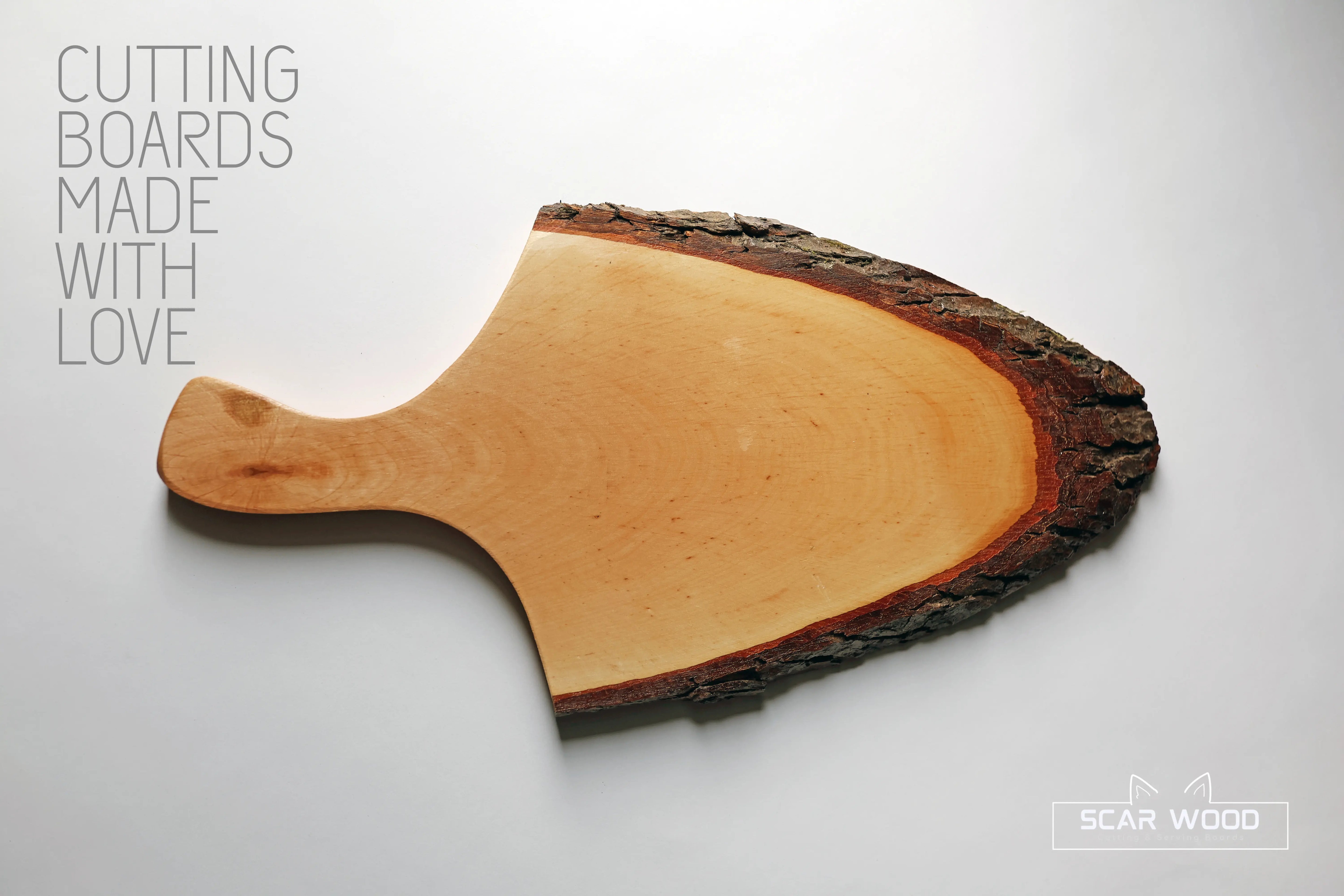 Medium (36–42cm) Oval Lacquered Alder Serving Board with Handle