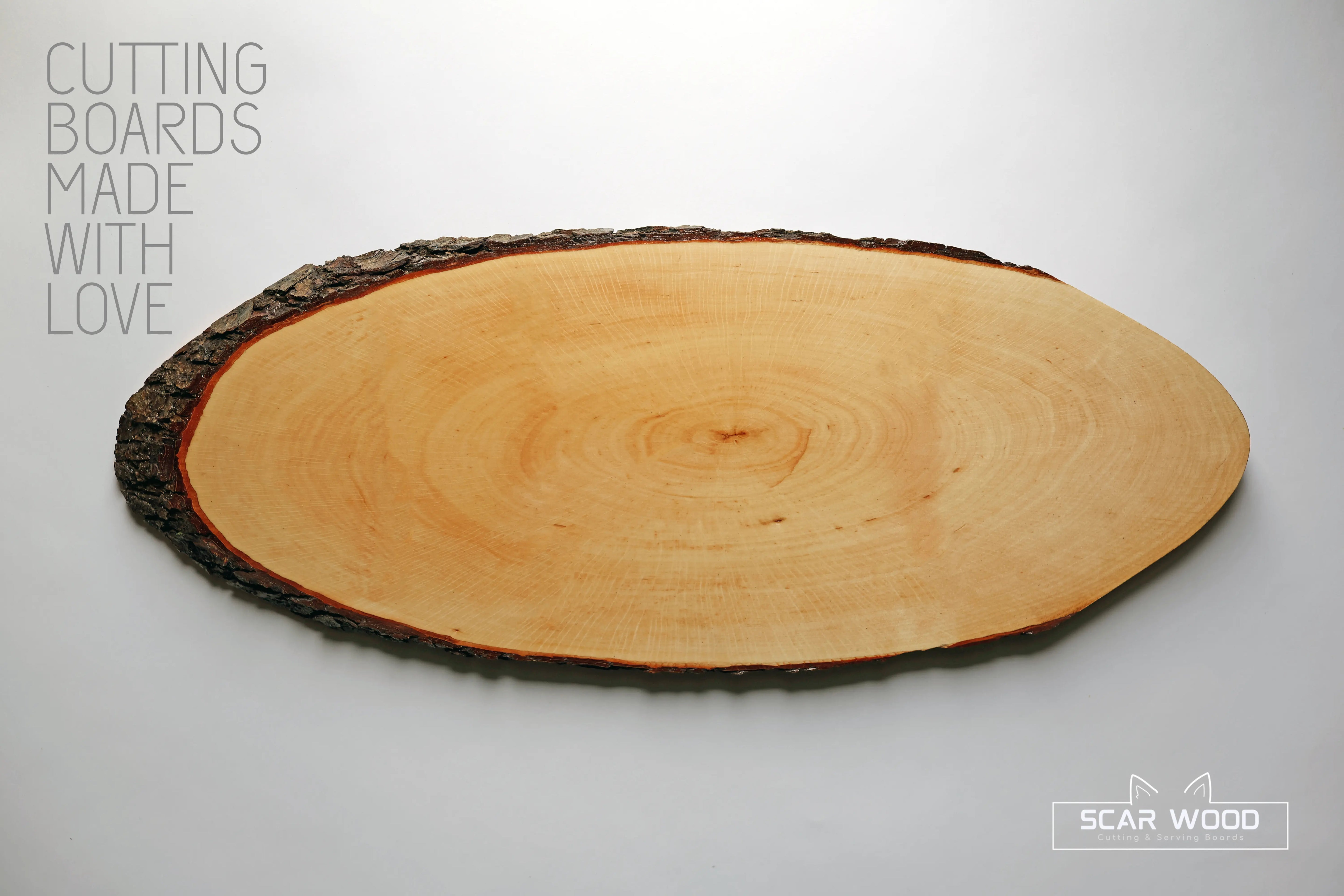 Medium (35–39cm) Oval Lacquered Alder Serving Board