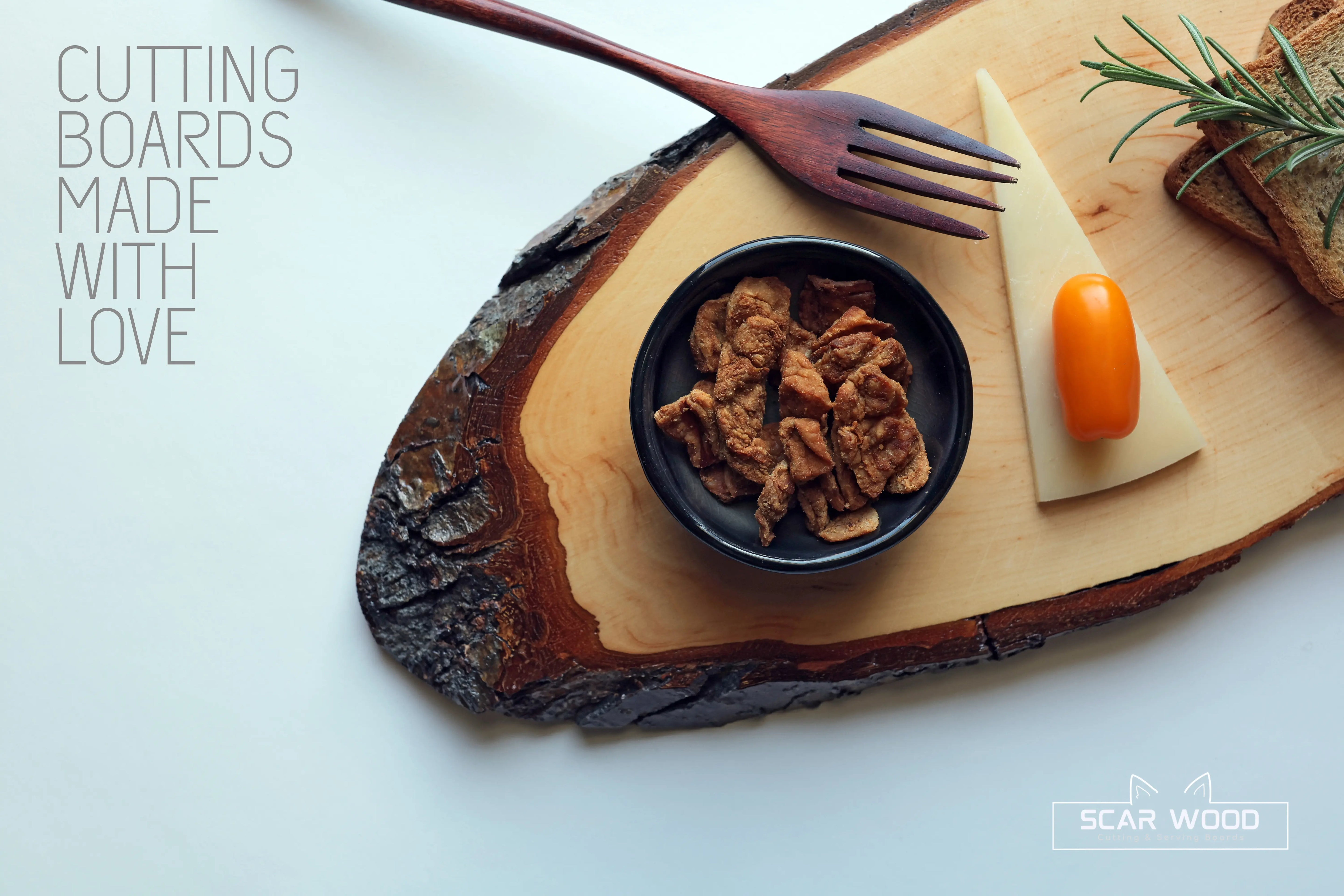 Large (70–79cm) Oval Lacquered Alder Serving Board