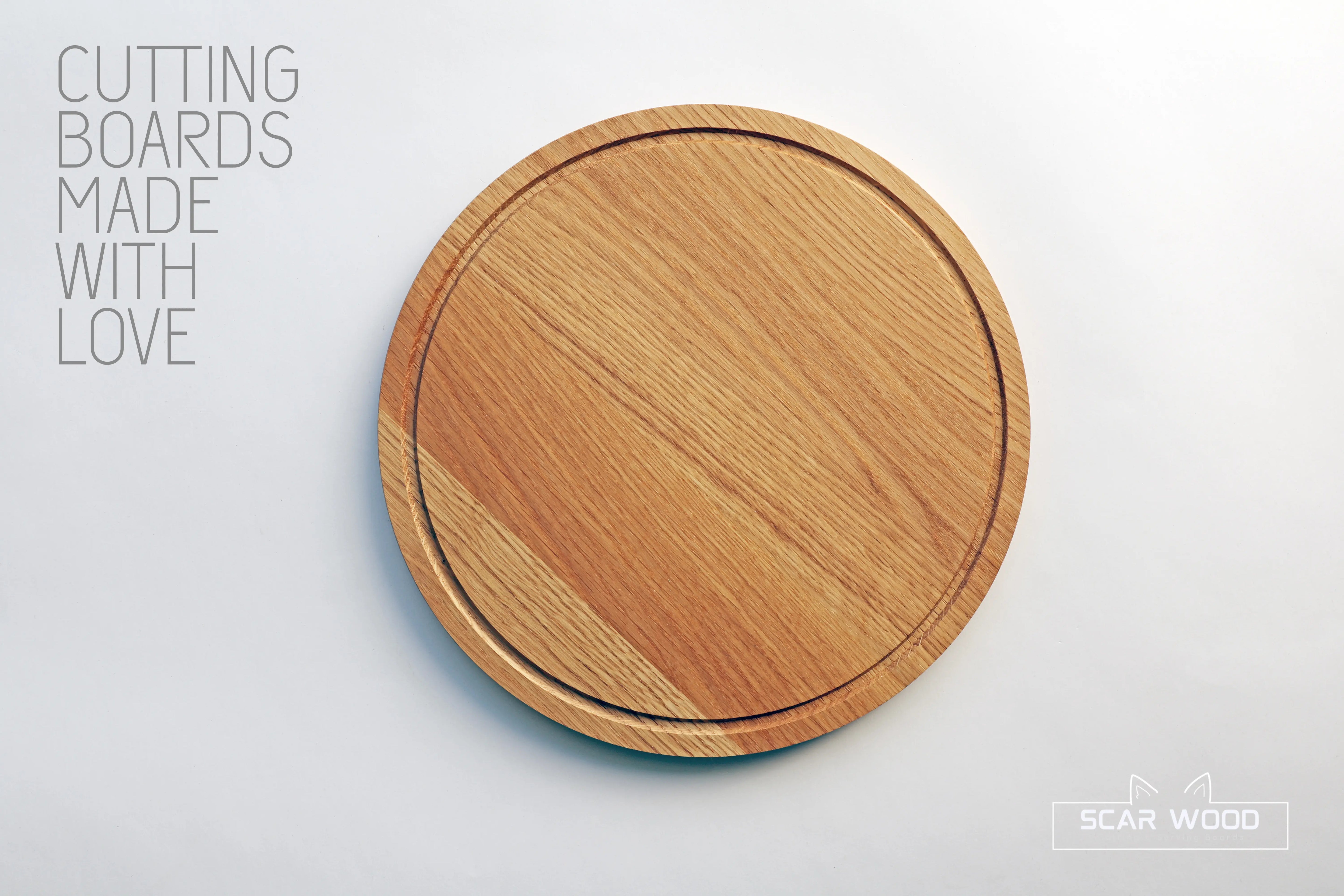 Small (26cm) Round Oiled Oak Cutting Board with Groove