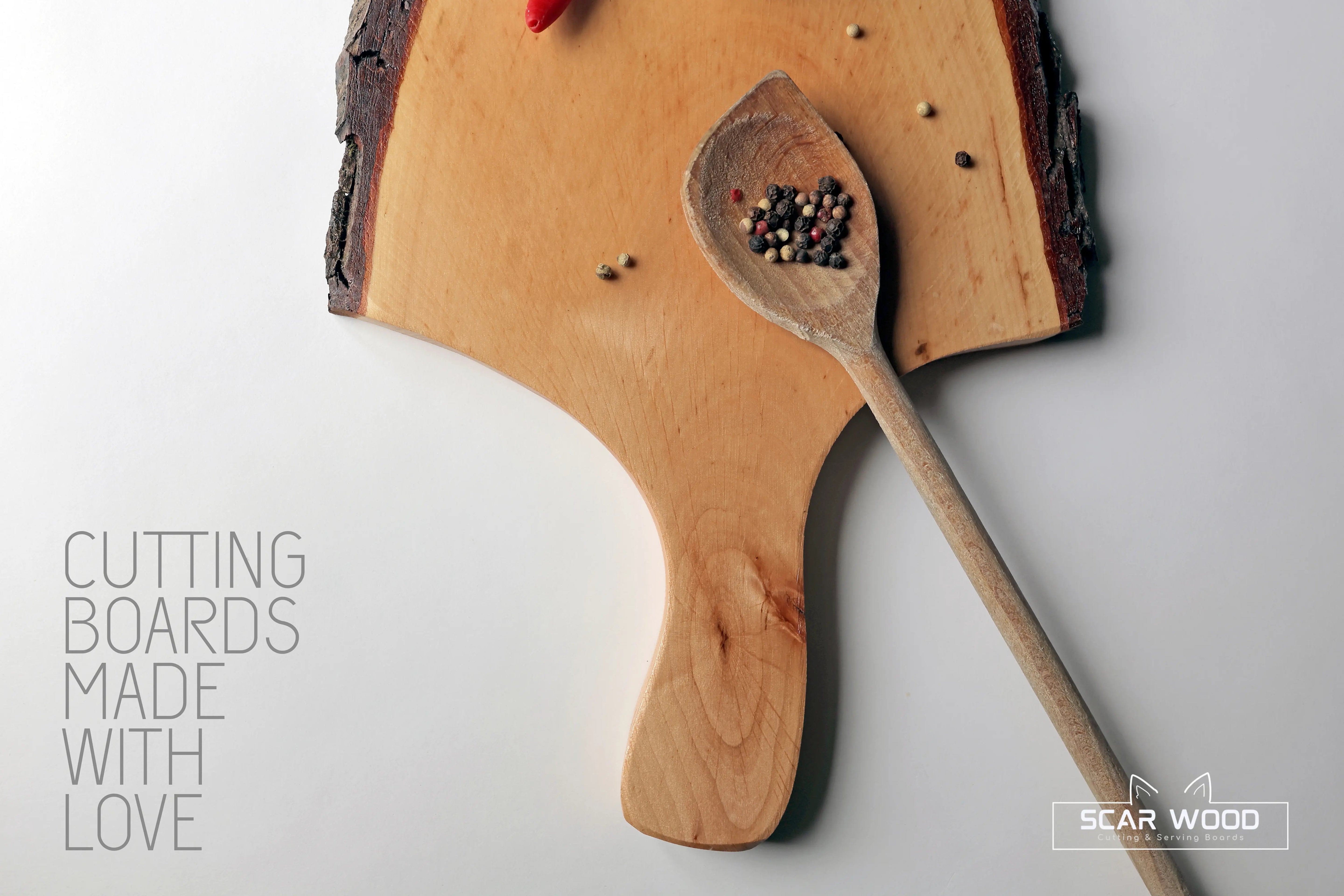 Medium (43–50cm) Oval Lacquered Alder Serving Board with Handle