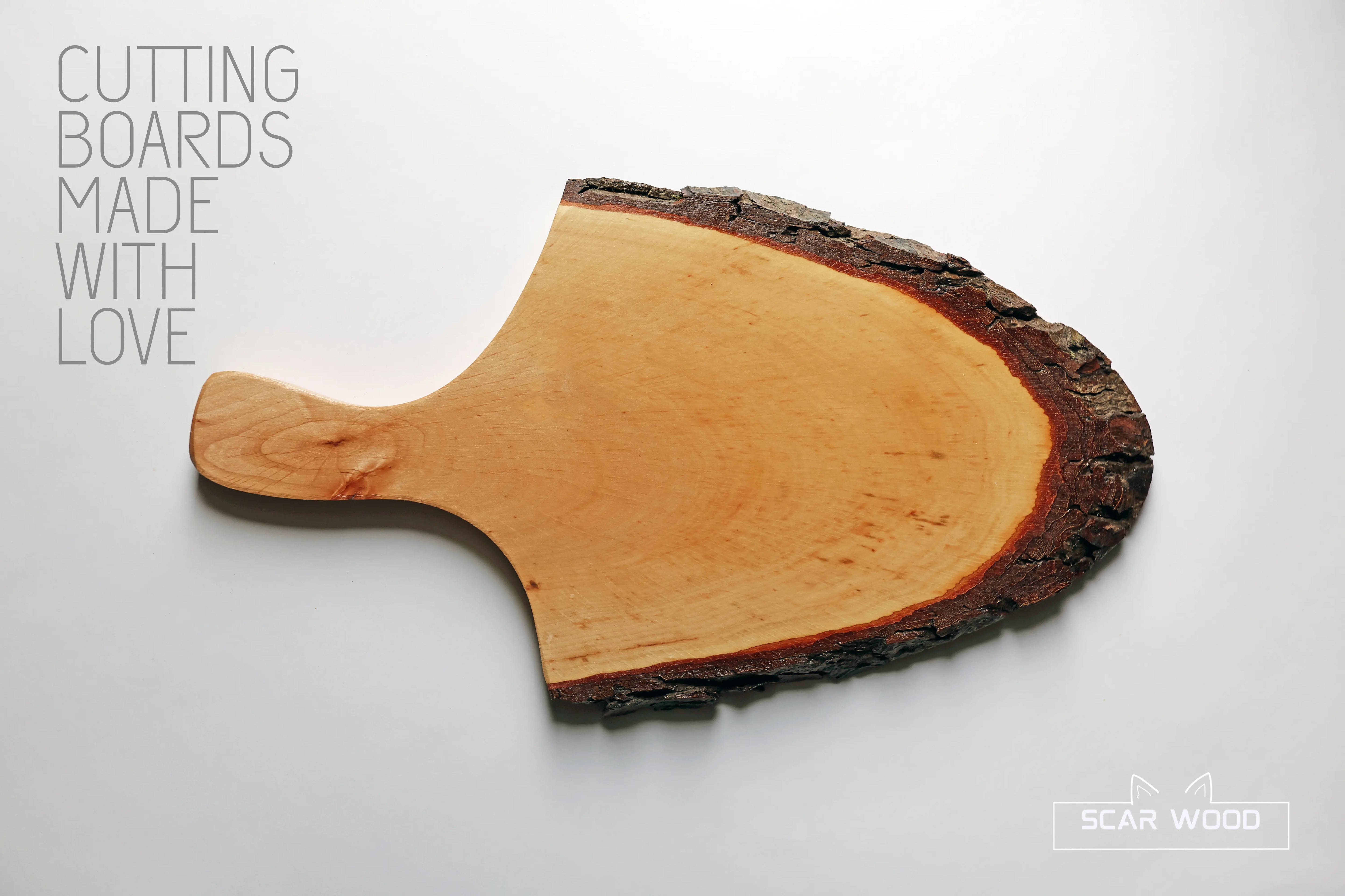 Medium (43–50cm) Oval Lacquered Alder Serving Board with Handle