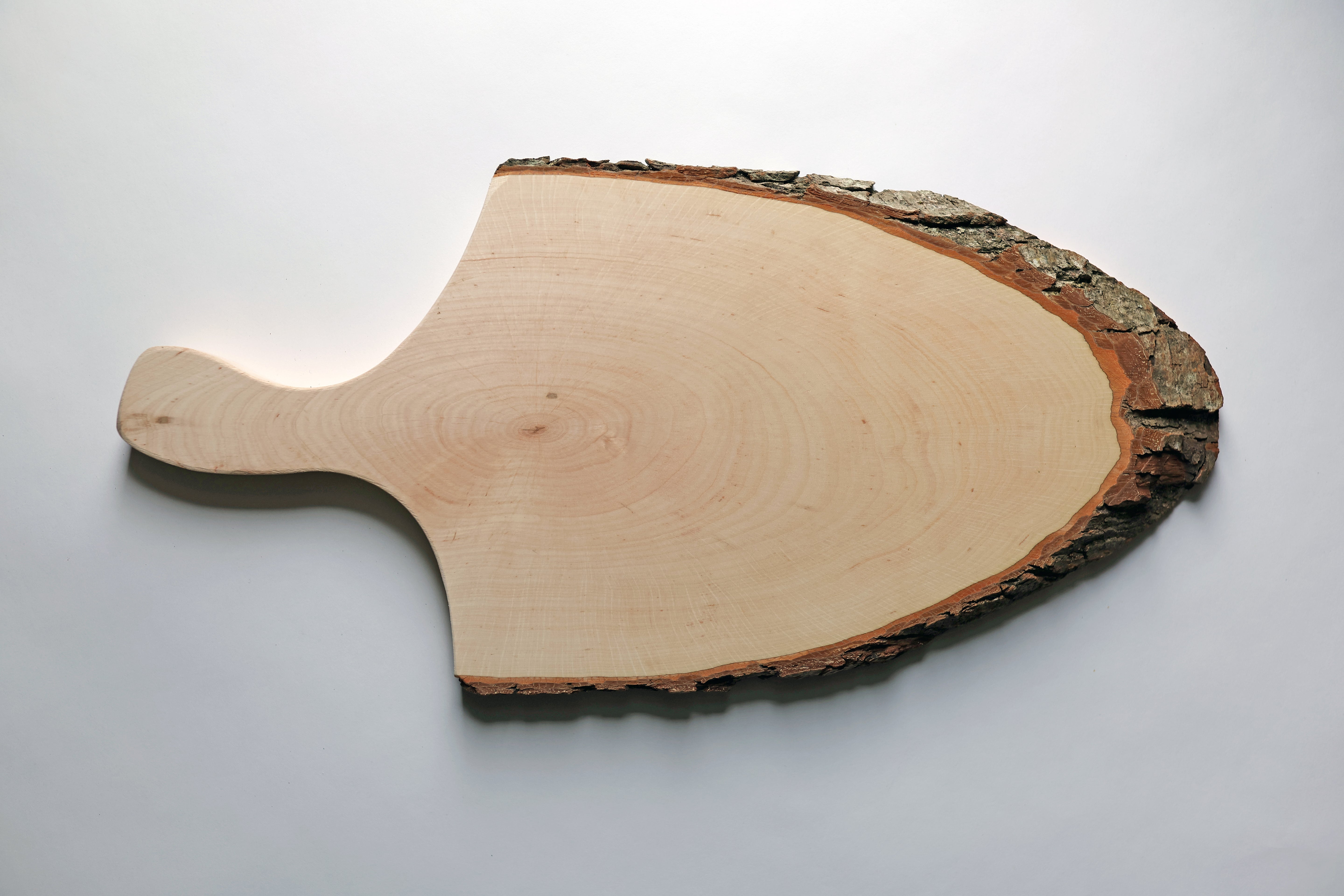 Oval Cutting Board with Bark - FSC® Natur Alder 43-50 cm